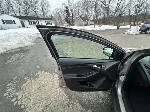 Used 2016 Ford Focus SE w/ SE Cold Weather Package image 13