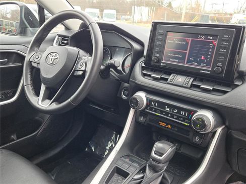 Used 2021 Toyota RAV4 XLE Premium FWD image 8
