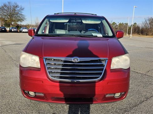 Used 2008 Chrysler Town & Country Touring image 2
