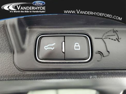 Used 2021 Ford Explorer Limited image 10