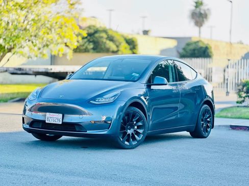 Used 2022 Tesla Model Y Long Range AWD/4WD image 1