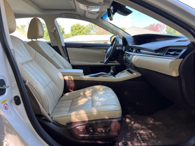 Used 2016 Lexus ES 350 w/ Luxury Package w/Wood Trim FWD image 22