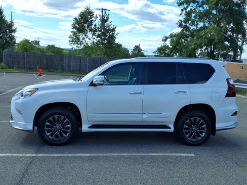 Used 2017 Lexus GX 460 Luxury w/ Sport Design Package AWD/4WD image 4