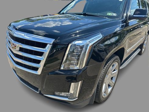 Used 2019 Cadillac Escalade Luxury AWD/4WD image 37
