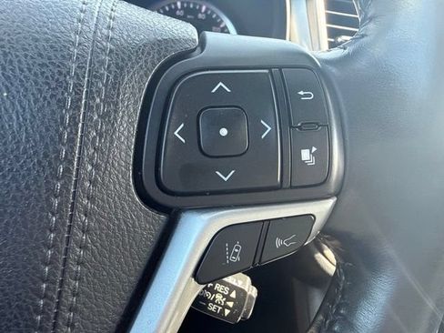 Used 2017 Toyota Highlander Limited Platinum w/ Carpet Mat Package AWD/4WD image 24