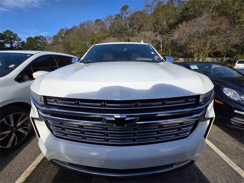 Used 2021 Chevrolet Suburban Premier image 2