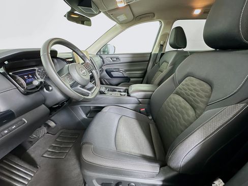 Used 2025 Nissan Pathfinder SV AWD/4WD image 13