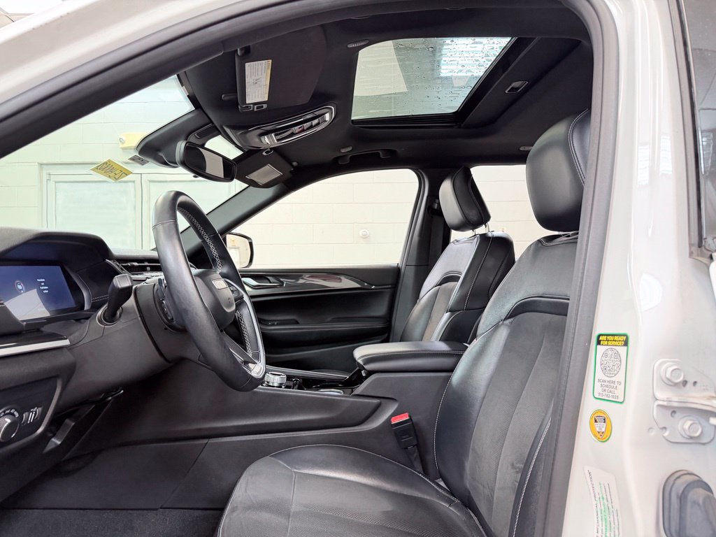 Used 2022 Jeep Grand Cherokee Altitude AWD/4WD image 14