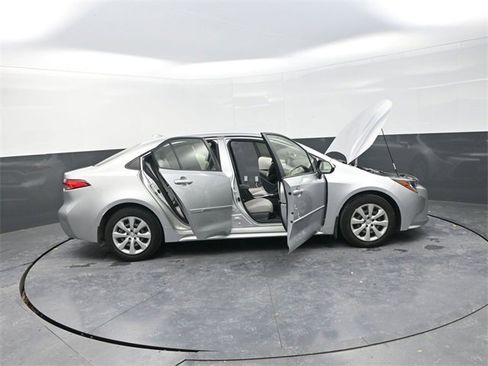 Used 2022 Toyota Corolla LE image 42