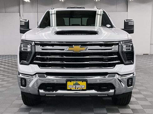 Used 2025 Chevrolet Silverado 2500 LTZ w/ LTZ Convenience Package AWD/4WD image 4