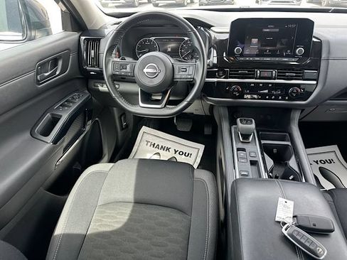 Used 2025 Nissan Pathfinder SV FWD image 20