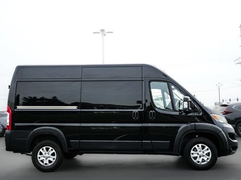 Used 2023 RAM ProMaster 2500 w/ Driver Convenience Group FWD image 4