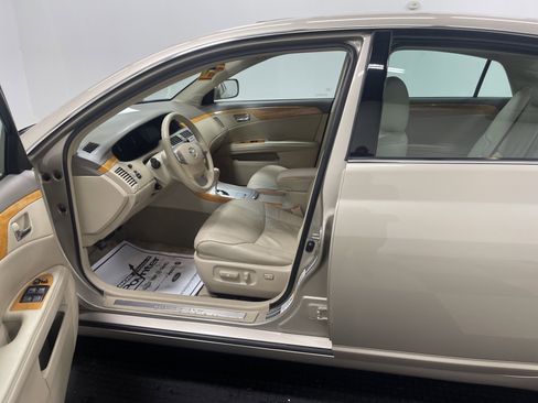 Used 2005 Toyota Avalon XLS image 9