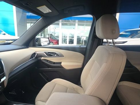Used 2022 Chevrolet Traverse LS image 23