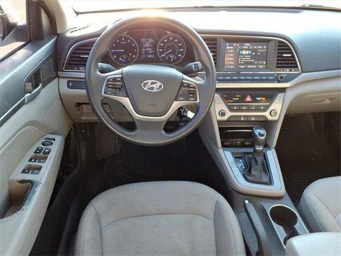 Used 2017 Hyundai Elantra SE image 12