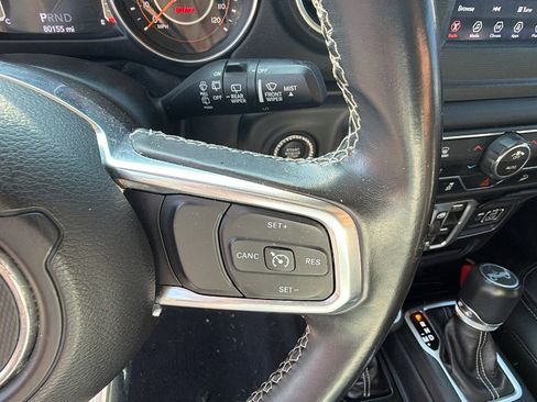 Used 2018 Jeep Wrangler Unlimited Sahara w/ Dual Top Group AWD/4WD image 28