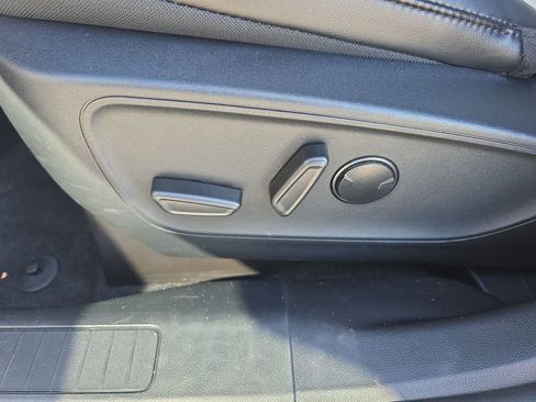 Used 2025 Ford Escape SE image 19