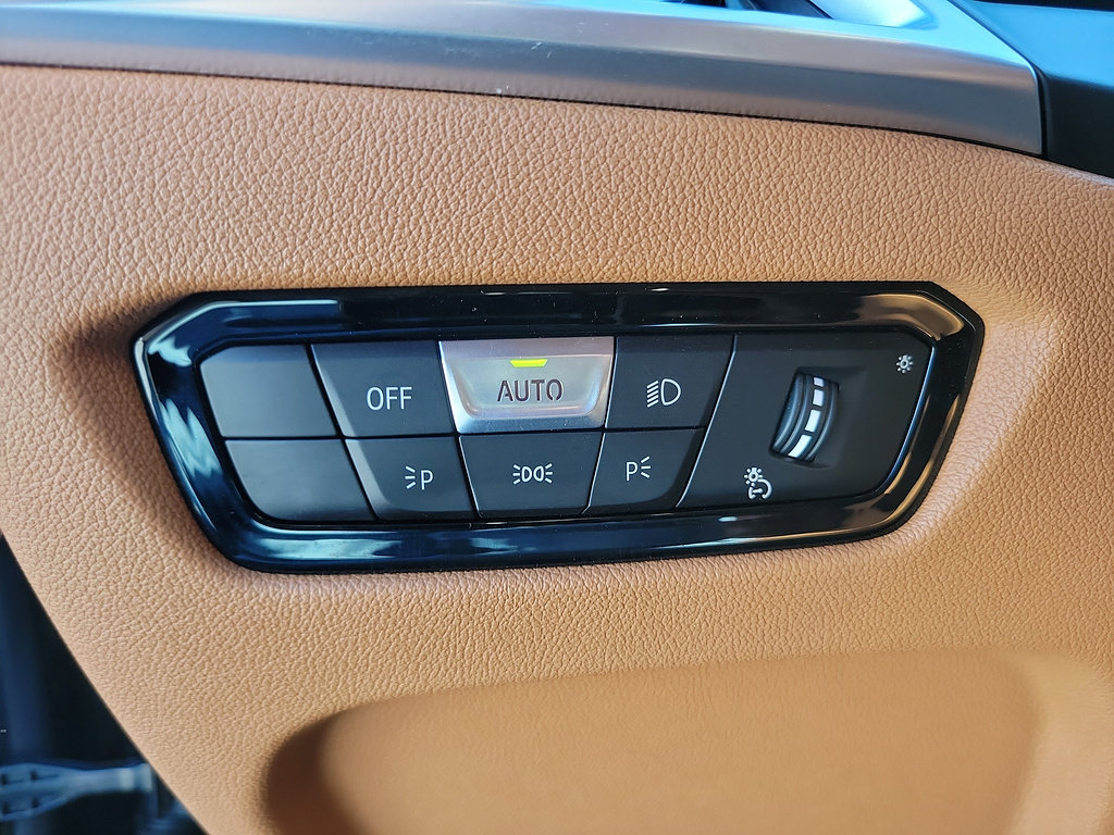 Used 2026 BMW 330i Sedan w/ Premium Package RWD image 24