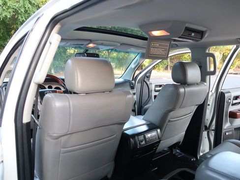 Used 2016 Toyota Sequoia Platinum image 15