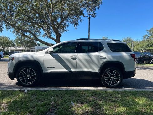Used 2023 GMC Acadia SLT w/ Technology Package FWD image 1