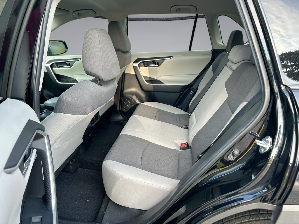 Used 2021 Toyota RAV4 XLE FWD image 29