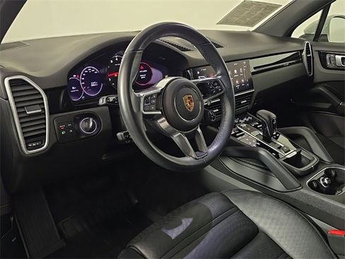Certified 2022 Porsche Cayenne image 4