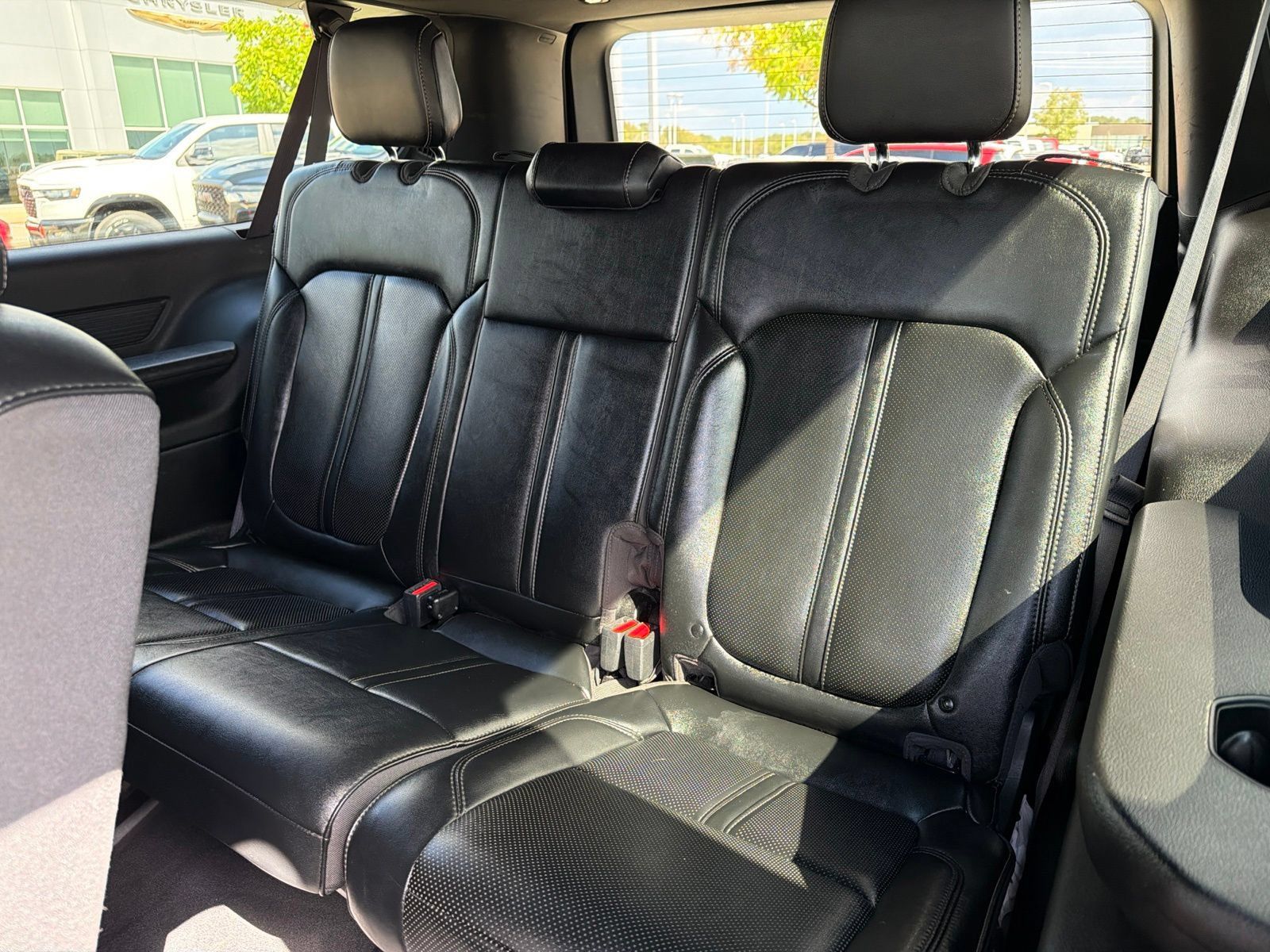 Used 2024 Jeep Wagoneer L Series II w/ Flexible Seating Group RWD image 17