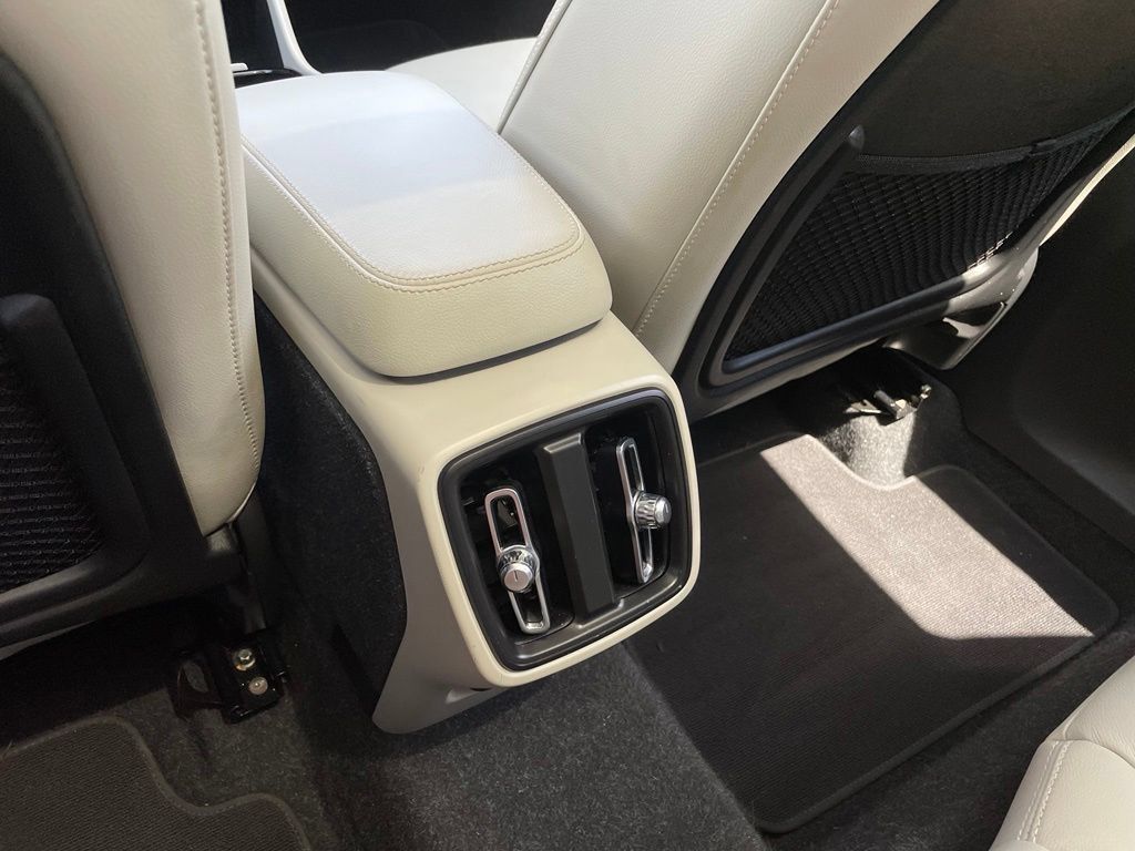 Used 2023 Volvo XC40 B5 Plus AWD/4WD image 28