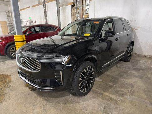 Certified 2025 Volvo XC90 T8 Ultra image 2