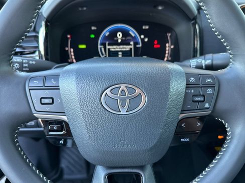 Used 2026 Toyota Camry Hybrid FWD image 23