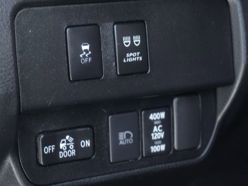 Used 2021 Toyota Tacoma TRD Off-Road w/ Technology Package AWD/4WD image 19