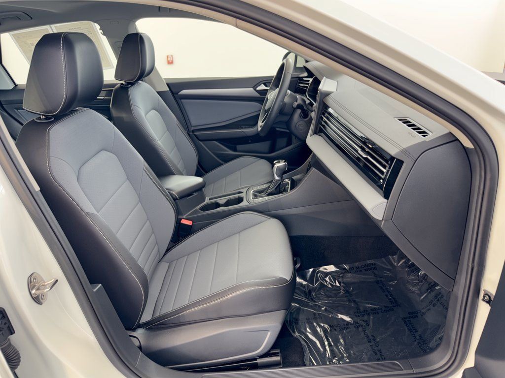 Certified 2026 Volkswagen Jetta SE FWD image 30