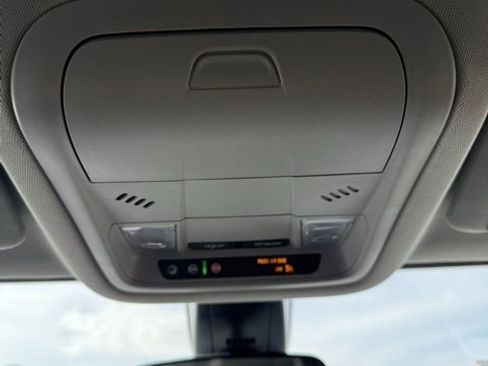 Used 2021 GMC Acadia SLE w/ Driver Convenience Package image 9