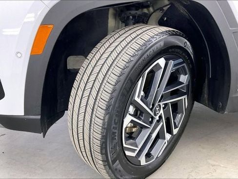 Certified 2025 Hyundai Tucson Limited AWD/4WD image 34