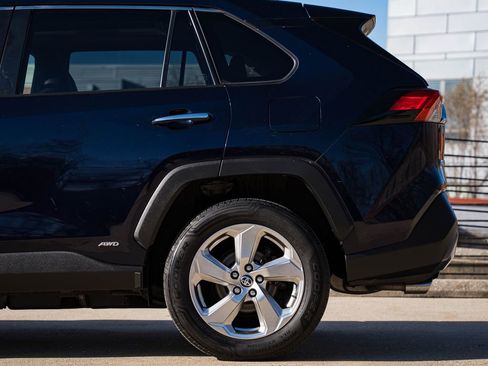 Used 2019 Toyota RAV4 Limited image 4