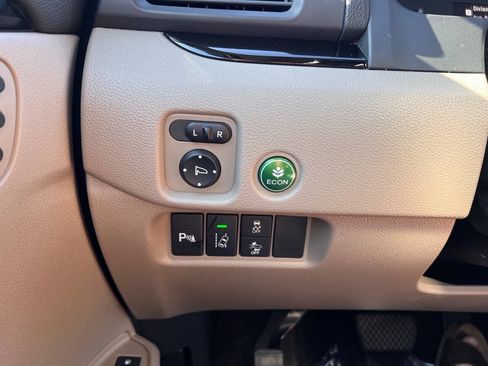 Used 2016 Honda Pilot Touring image 13