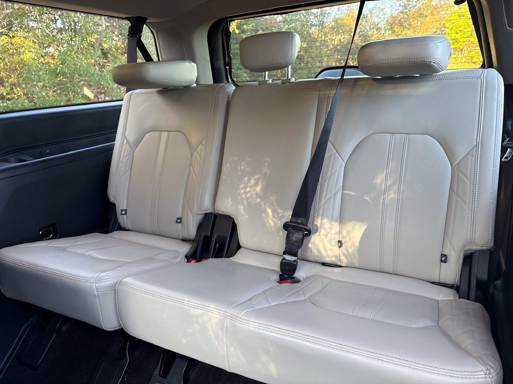Used 2020 Ford Expedition Max Platinum RWD image 16
