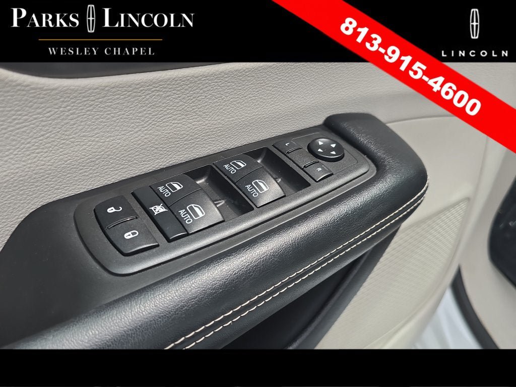Used 2021 Chrysler Pacifica Touring-L w/ Uconnect Theater Family Group FWD image 17