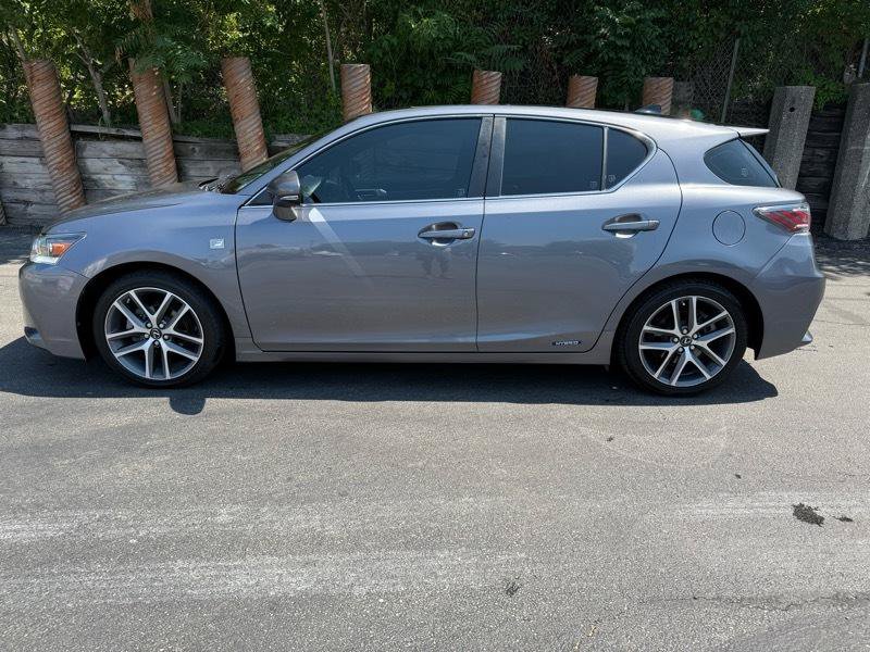 Used 2015 Lexus CT 200h w/ Navigation Package FWD image 6