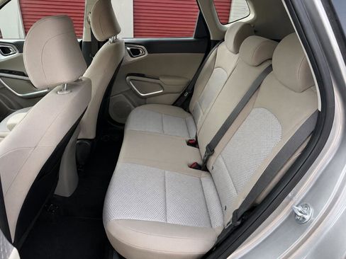 Used 2022 Kia Soul LX w/ Technology Package FWD image 10