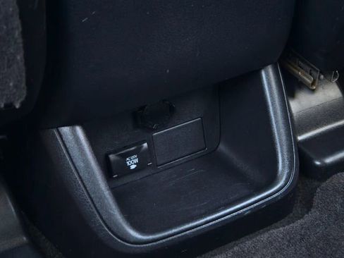 Used 2015 Toyota Highlander Limited AWD/4WD image 34