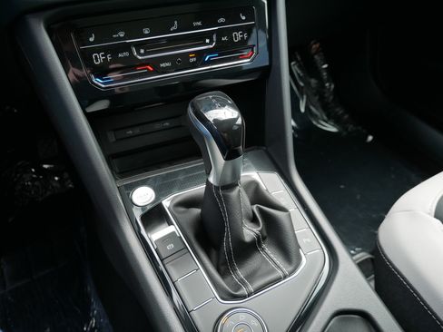 New 2026 Volkswagen Taos SE AWD/4WD image 9