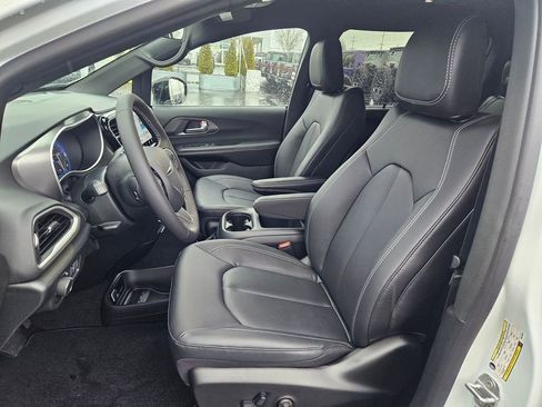 New 2026 Chrysler Voyager LX FWD image 14