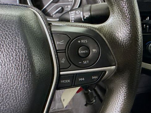 Used 2022 Toyota Camry XSE FWD image 15