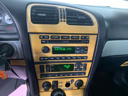 Used 2004 Ford Thunderbird image 26