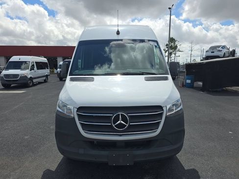 Used 2024 Mercedes-Benz Sprinter 2500 image 10