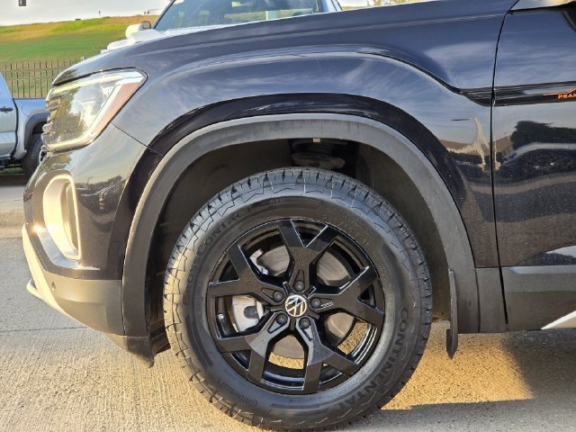 Used 2024 Volkswagen Atlas Peak Edition SE AWD/4WD image 7