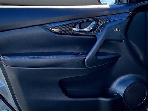 Used 2020 Nissan Rogue SL w/ Premium Package image 20