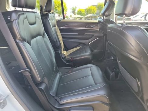 Used 2022 Jeep Grand Cherokee L Limited AWD/4WD image 19
