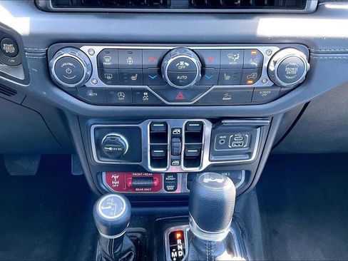 Certified 2025 Jeep Wrangler Unlimited Rubicon w/ Convenience Group AWD/4WD image 35